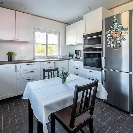 Pakri Parun Aparthotel