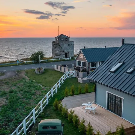 Pakri Parun Apartahotel *